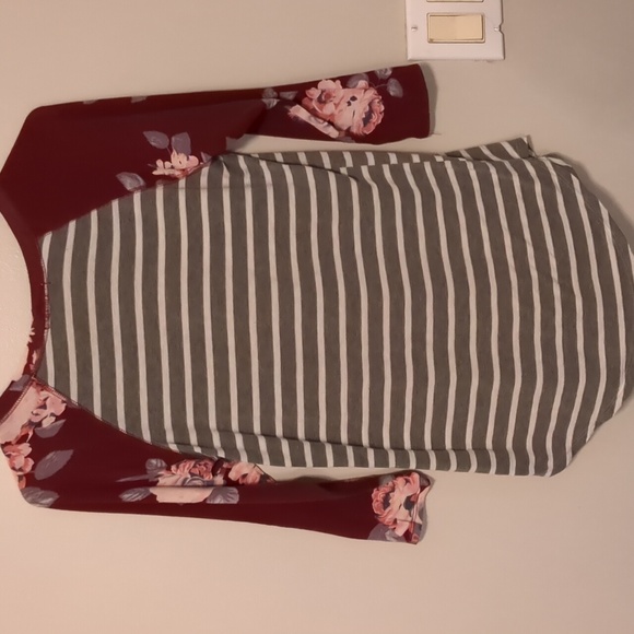 Mixed pattern top - Picture 3 of 3